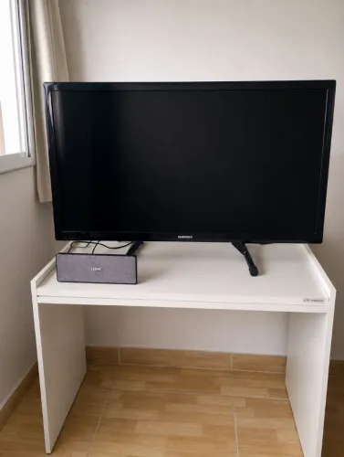 Tv 40 polegadas Samsung com Suporte, Escrivaninha + Antena Digital Amplificada