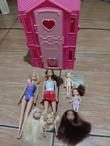 Barbie casinha e sucatas