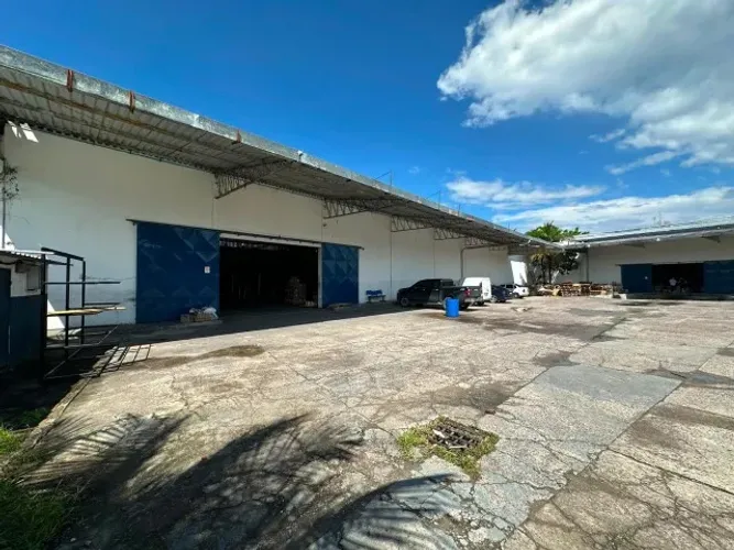 Galpão 1.700m² Planalto | Doca, Pé Direito 8m, Pátio e Piso Industrial.