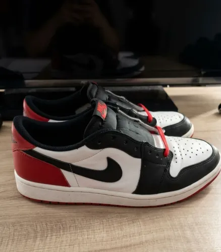 Air Jordan 1 low og black toe