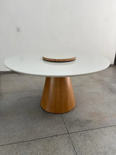 Mesa de Jantar com tampo 1.50cm e prato giratorio