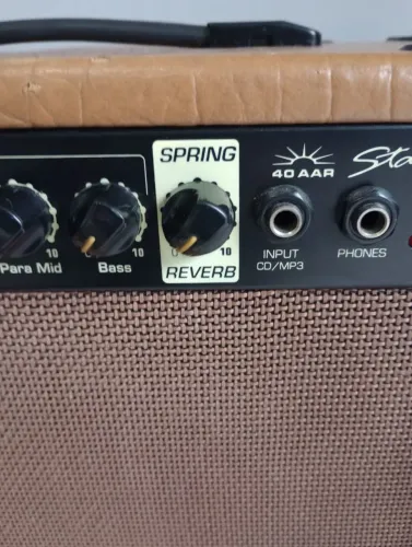 Amplificador voz e violão . Valor 700.