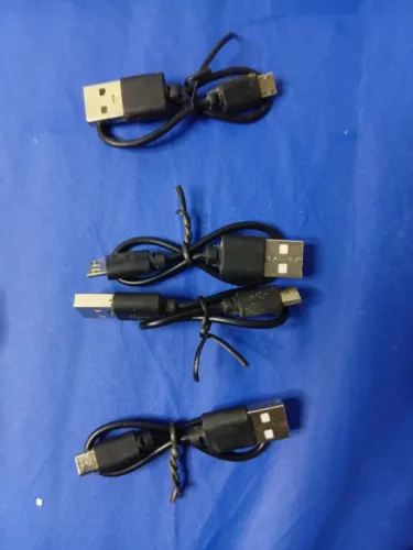 Lote 4 Cabos Para Carregar Caixa De Som E Fone V8