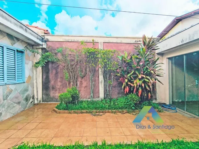 CASA À VENDA VILA DAS MERCES | 3 DORMITÓRIOS, QUINTAL E CHURRASQUEIRA