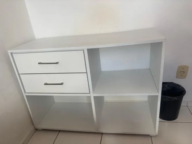 Escrivaninha em MDF Branco - 2 Gavetas + Prateleiras