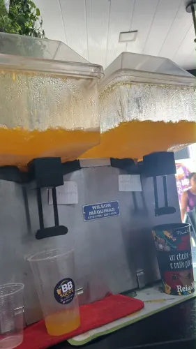 Vendo Refresqueira Gelando Muito