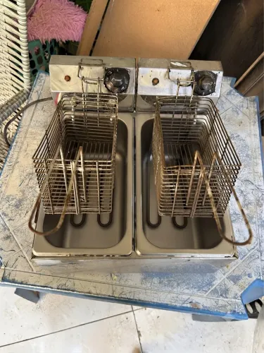 Fritadeira Elétrica Industrial Dupla 110V - 2 Cubas de 4L (Ótimo Estado)