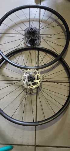 Rodas Bontrager Paradigm SL aro 700 muito novas!!!