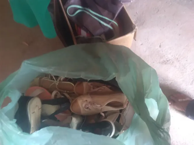Pacote de sandalias sapatos variados baratos