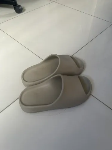 Chinelo slide nuvem bege 