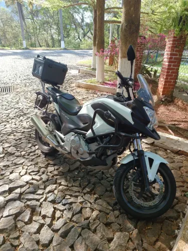 Vendo Honda NC700X 2013, ótimo estado.