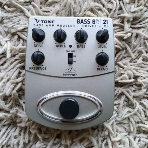 Pedal Behringer contrabaixo/pré-amp
