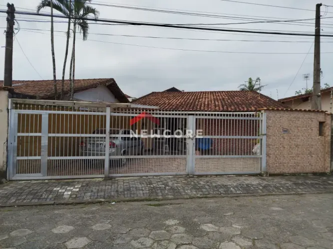 Casa em Avenida Washington Luiz - Vila Atlântica - Mongaguá/SP