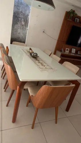 Mesa de jantar seminovos preço da mesa sem cadeira 6000,00 aceito negociação .