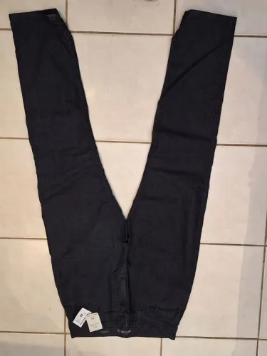 CALÇA JEANS PRETA NOVA COM ETIQUETA - TAMANHO 40