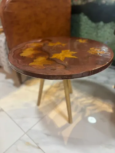 Mesas laterais em resina