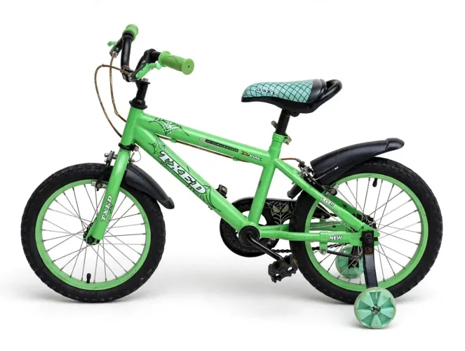 Bicicleta infantil pequena avaria