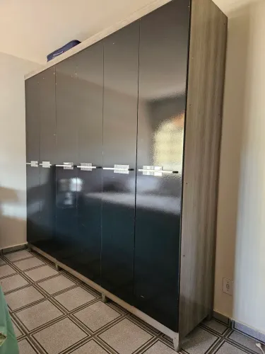 Guarda-roupa 6 portas vendo urgente