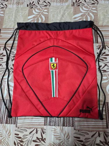 MINI MOCHILA FERRARI DA PUMA , TECIDO TEXTURIZADO , NOVA !