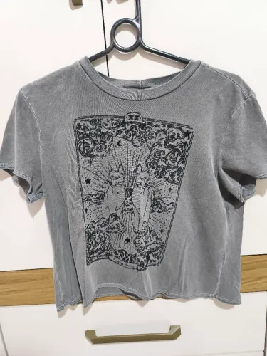 Blusa BabyDoll cinza com desenho em veludo