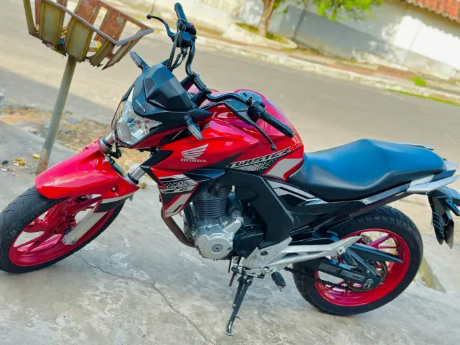 CB TWISTER 250 2021 muito nova. 