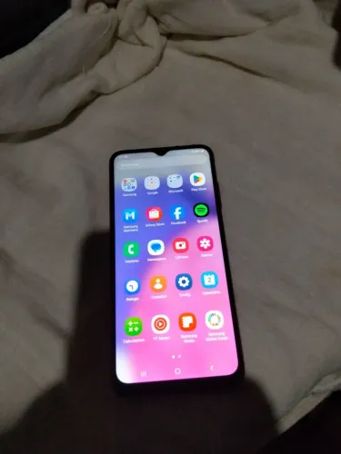 Vendo esse celular A03s funcionando perfeitamente tela perfeita sem trinco. 
