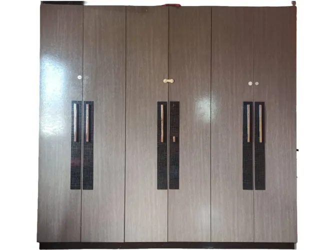 Guarda-roupa casal 6 portas grande - bem conservado - R$ 400