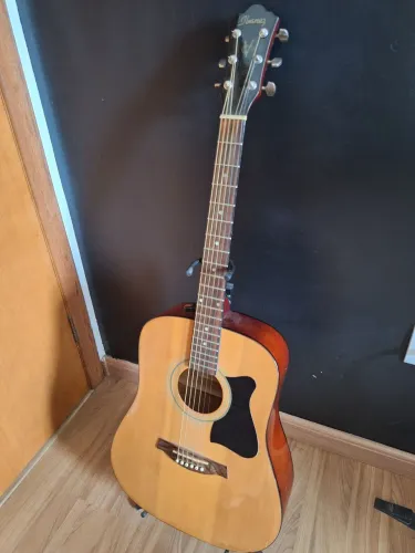 Violão de aço usado