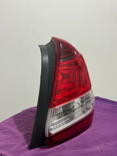 Lanterna do Etios Sedan