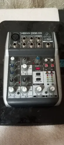 Mesa de Som Behringer