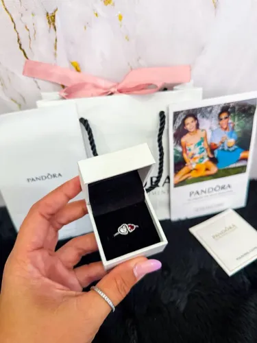 Anel Pandora dois corações brilhante 