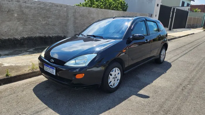 Ford Focus 1.8 16V 5P 2001