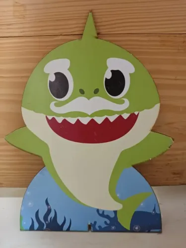 Display MDF Baby Shark Verde - Decorativo para Vitrine e Festa Infantil