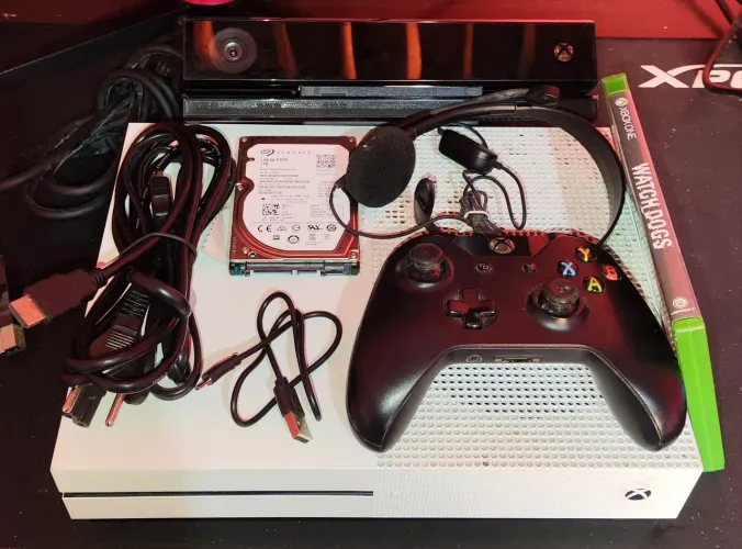 Xbox ONE S ( Pra conserto ou retirada de peças )