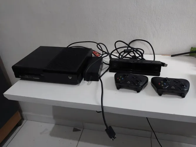 Xbox One 500GB Completo + 2 Controles Originais + Kinect + Just Dance 2015