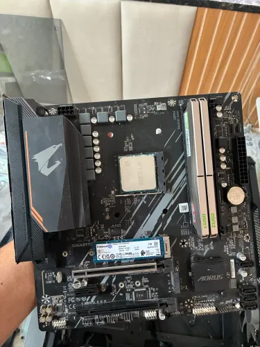 Kit ryzen 5 5600g + b550m Aorus (só funciona 2 slots) - sem memória ram