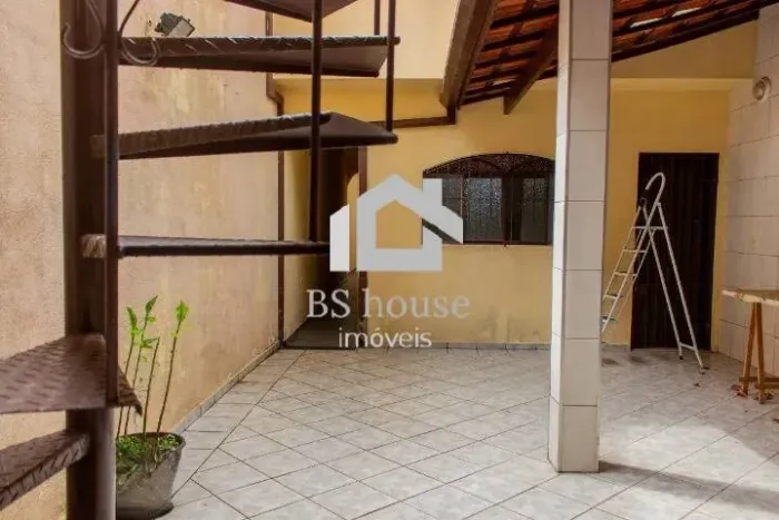 Sobrado 249 m², 4 dormitórios, 1 suíte, 2 vagas - Vila São Pedro