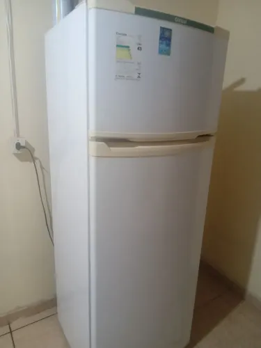 Vendo esta geladeira , vou mudar pro Maranhão 