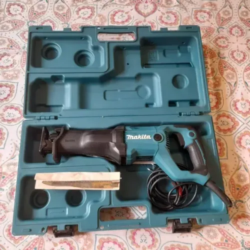 Serra Sabre Makita Jr3051tk 220v 1200w completa com lâminas e maleta.