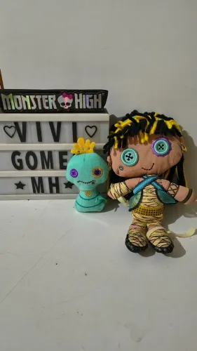 Monster high pelúcia importada Cleo de Nile e pet básica