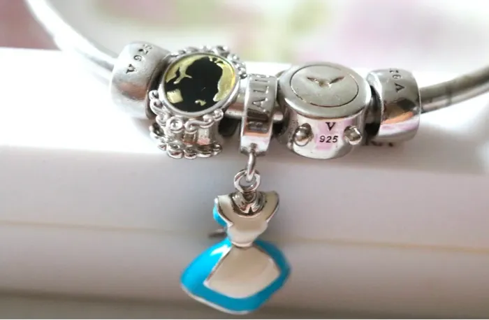 Pulseira, dois stopper e três pingentes da vivara original