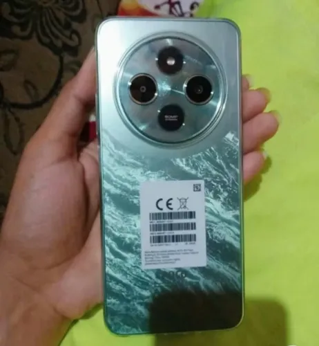 Vende-se um smartphone Poco C75 256gb