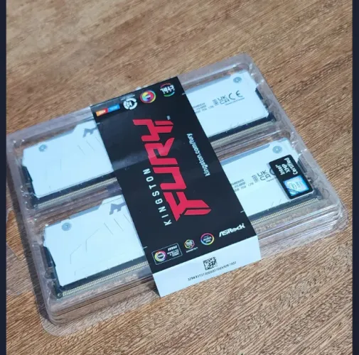 Memoria Kingston Fury Beast, RGB, 16GB (2x16GB), DDR5, 5600MHz, C40, Branco, KF556C40BWA-1