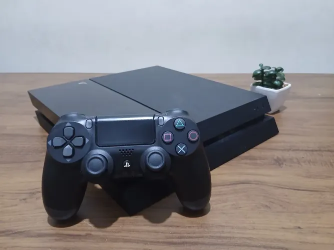 PS4 + 2 Controles