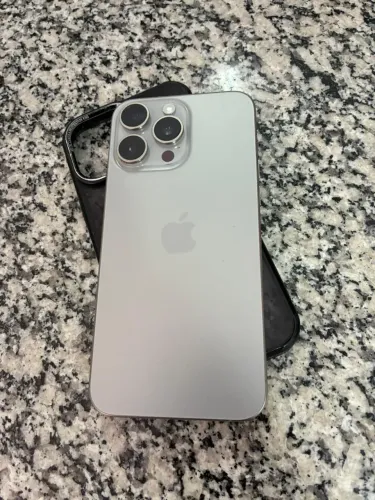 iPhone 15 pro max titânio 256gb,88% saúde da bateria,aceito propostas