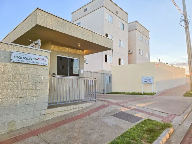 Apartamento para alugar no Ed Portal do Manacá região Norte de Londrina com 2 quartos.