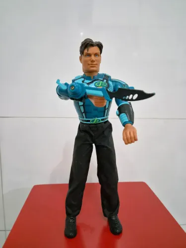 Max Steel Super Escudo