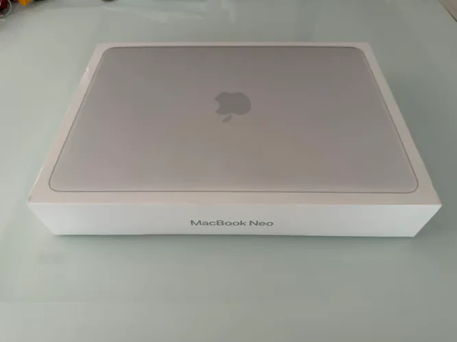 MacBook Neo Lacrado (prata, 256GB) 