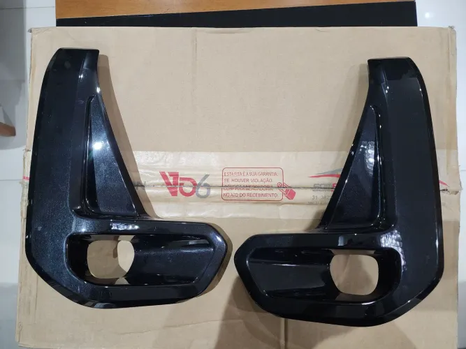 MOLDURA FAROL DE MILHA TOYOTA HILUX 2021 ATÉ 2026 ORIGINAL