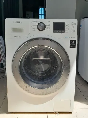Máquina com defeito no suporte do cesto